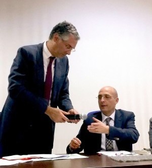 il presidente dell'Ersu Alberto Firenze (seduto), insieme al rettore Fabrizio Micari, durante un incontro con gli studenti